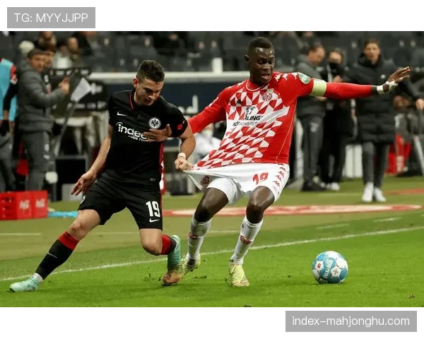 官方全场数据统计:拜仁慕尼黑控球率达72%,完成25脚射门 官方全场数据统计:拜仁慕尼黑控球率达72%,完成25脚射门